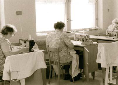 1923 byla na jižní straně hospodářského dvora z dotací ministerstva zdravotnictví postavena strojní prádelna a utvořila zde s hospodářskými budovami uzavřený komplex.