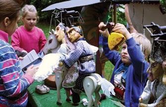 Kromě kroužků a táborů, zaměřených především na divadlo, film a tanec, uspořádal přes sedmdesát výukových programů pro studenty základních, středních a vysokých škol, kurzy orientované na scénické