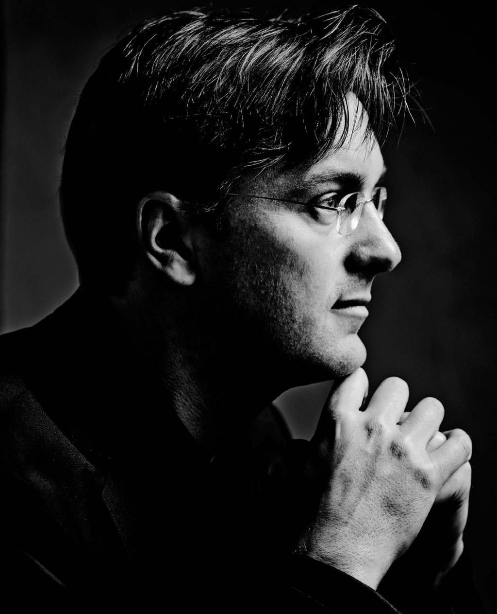 TOMÁŠ NETOPIL Hlavní hostující dirigent České filharmonie Je mi nesmírnou ctí, že mohu být součástí uměleckého týmu, který má potenciál plně dostát odkazu Jiřího Bělohlávka a dál cizelovat kvality
