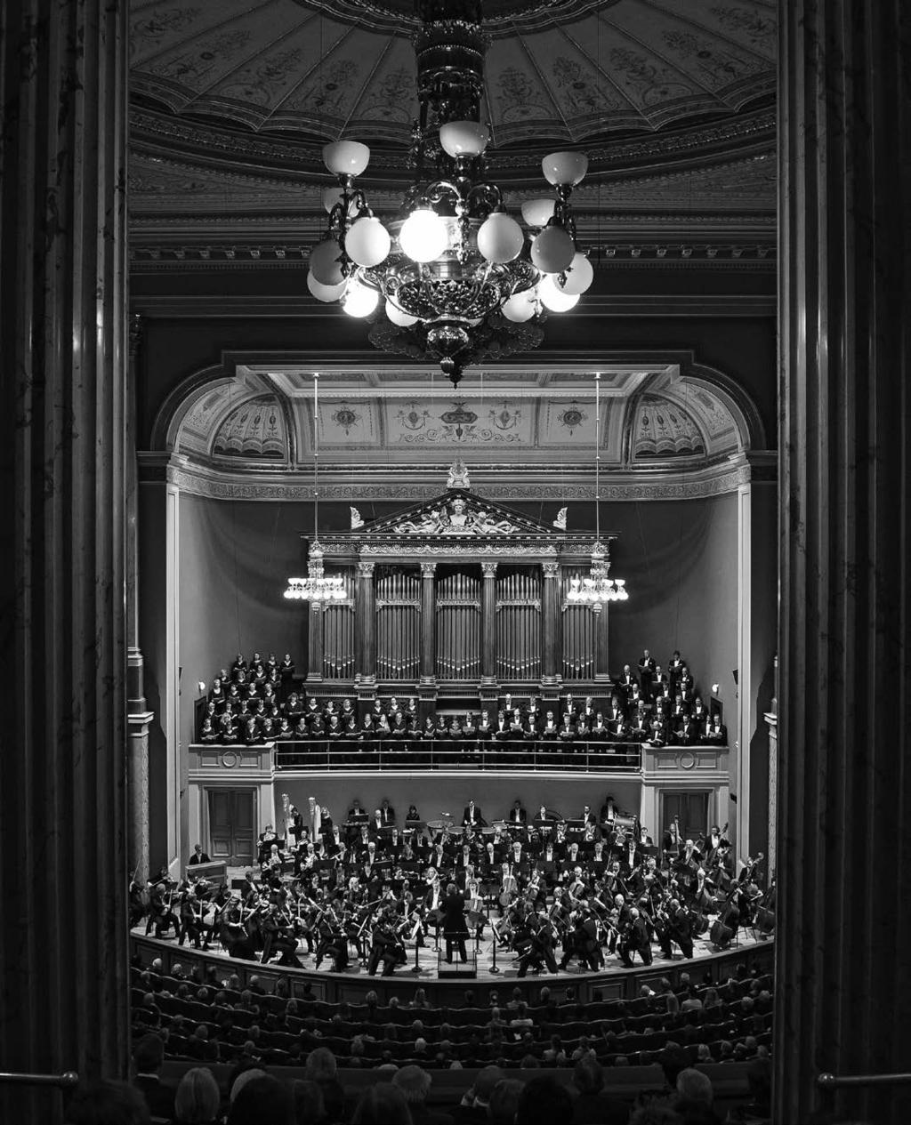 Prvním zahraničním skladatelem, který stanul za dirigentským pultem České filharmonie, ovšem nebyl Mahler, nýbrž ještě před ním v roce 906 Edvard Grieg.