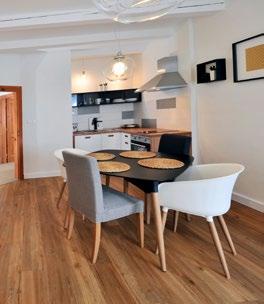 Vila Beatrice pozostáva z 8 apartmánov rozmiestených na 3 poschodiach, ponúkajúcich jedinečný komfort a pokoj v srdci Vysokých Tatier.