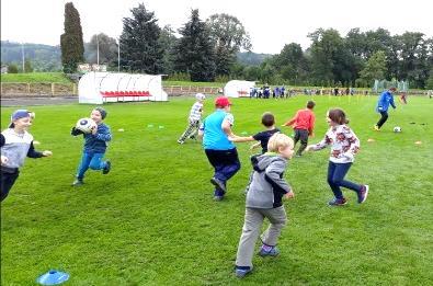 OKÉNKO DO TŘÍD Třída navštívila výstavu zvířat v DDM. Dětem se líbily hlavně králičí závody.