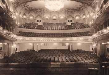 Přesto se v lednu 1980 vrátil do Ostravy na popud tehdejšího šéfa ostravské operety Mojmíra Weimanna a ztvárnil zde více než 80 rolí v klasických operetách a muzikálech.