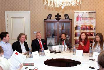 Součástí večera bylo losování výherce leteckého zájezdu do Říma, který poskytl partner předplatného NDM CK Radynacestu.cz.