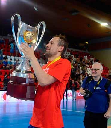 Chrudim je potřinácté mistrem. Slavia vzdorovala statečně Futsalový titul opět míří do Chrudimi.