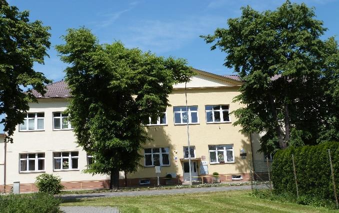 Obecní byty slouží i jako sociální bydlení pro některé ohrožené skupiny obyvatelstva - seniory, osoby se zdravotním či mentálním postižením, osoby pečující o nezletilé děti apod. Tab.