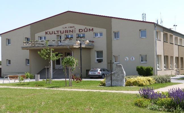 Své prostory zde má rovněž pobočka základní umělecké školy z Přerova, Sdružení přátel ZŠ a MŠ Troubky, místní klub Obr. 6: Kulturní dům seniorů.