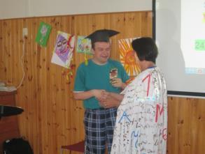 přizváni dva studenti.