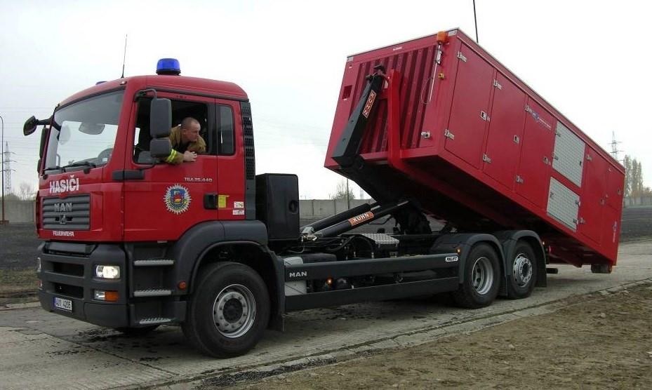440, nosnost 18 000 kg (viz Obrázek 6.22). Obrázek 6.21 Kontejnerový automobil MAN 18.