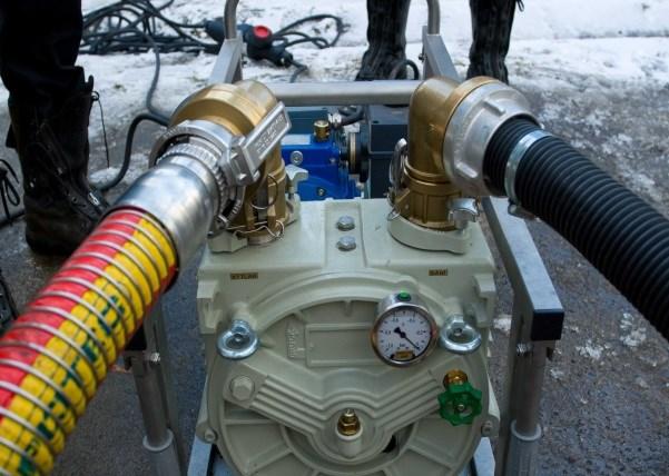 peristaltického čerpadla k separátoru Při čerpání benzínů a podobných látek lze tyto hadice propojit uzemněním s peristaltickým čerpadlem a elektrocentrálou, kyselinovzdorné hadice