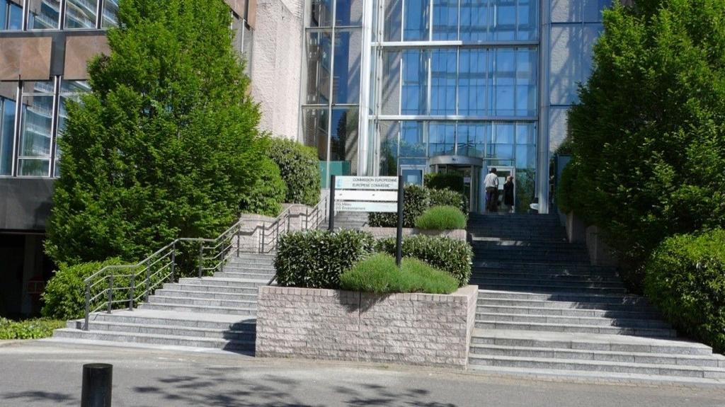Obrázek 9.1 Objekt Evropské komise pro životní prostředí v Bruselu Jakmile MIC přijme žádost o pomoc, centrum ihned v předstihu kontaktuje, během 24 hodin, síť národních styčných bodů.