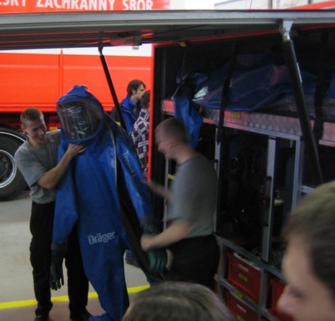 2.12 Ochranné oděvy Slouží k ochraně zasahujících hasičů při manipulaci s