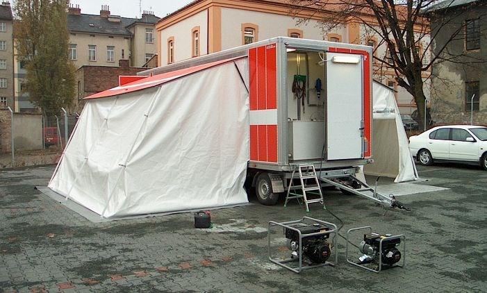 stavbu i obsluhu, potřeba mít jednotlivé moduly včetně technologické části součástí zařízení v transportním stavu i v pohotovostním režimu.