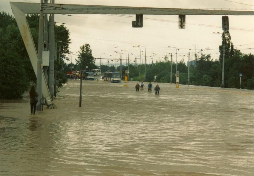 Obrázek 5.8 Rozvodněná Odra v Ostravě na zastávce Nová Ves vodárna 5.2.