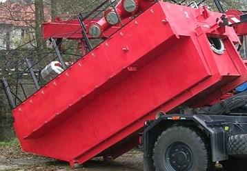 5.2.5 Ponton Je to vyztužený samonosný rám s nástavbou pro oplachtování proti povětrnostním vlivům, opatřený úchyty pro instalaci stabilizačních plováků a nafukovacích vaků (viz Obrázek 5.18).