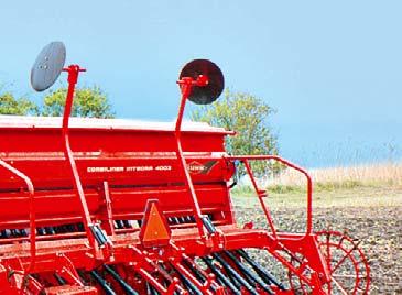 PRE-EMERGENTNÍ ZNAMENÁKY NA PŘÁNÍ Ovladač HECTOR 3000 automaticky ovládá pre-emergentní znamenáky. V případě, že nejsou používány, jsou vyklopeny nahoru.