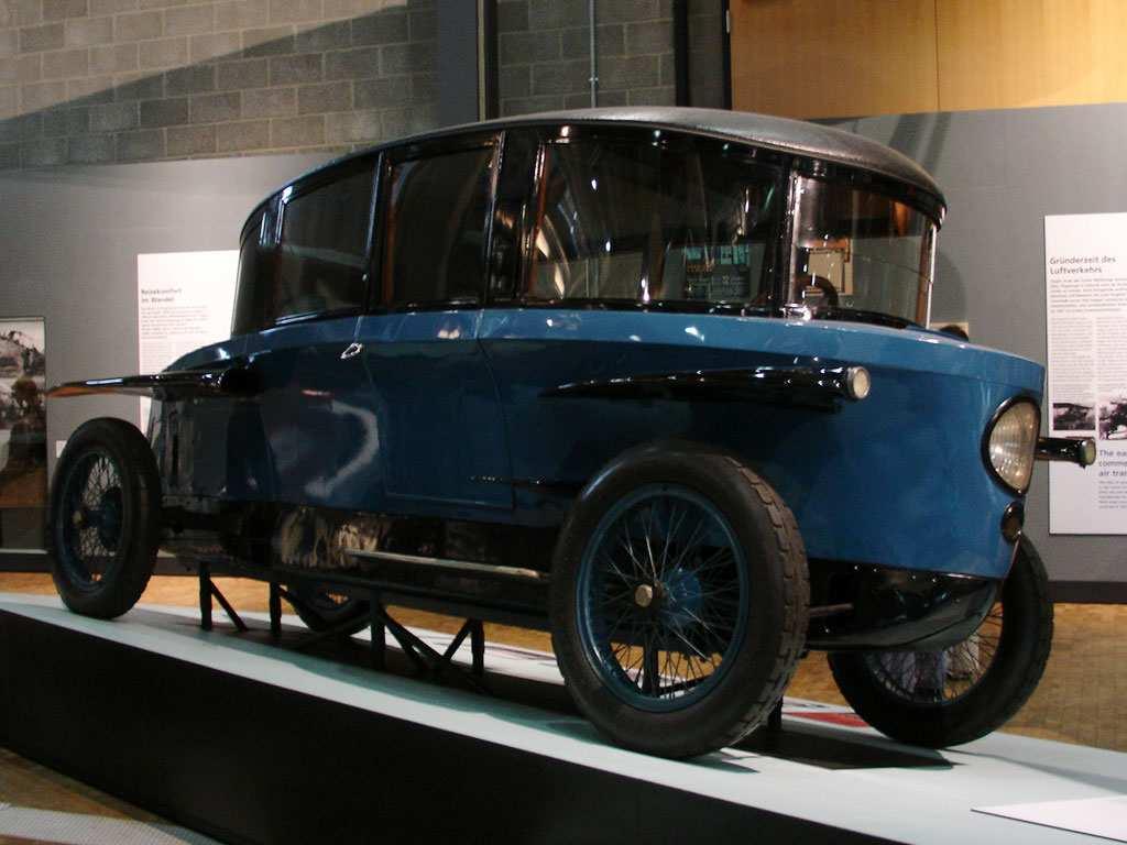 2. Vývoj aerodynamiky vozidel První pokusy navržení karoserie vozidla s využitím aerodynamických principů byly na konci 19. století.