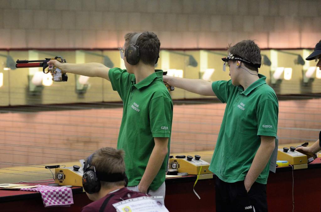 Dařilo se i Tadeáši Wittasskovi nebo Robertu Grundzovi, jenž zaskakoval za zraněného kolegu Tomáše Godulu. Narazil na Rosenbergova svěřence Matěje Kartmana a nakonec zvítězil.
