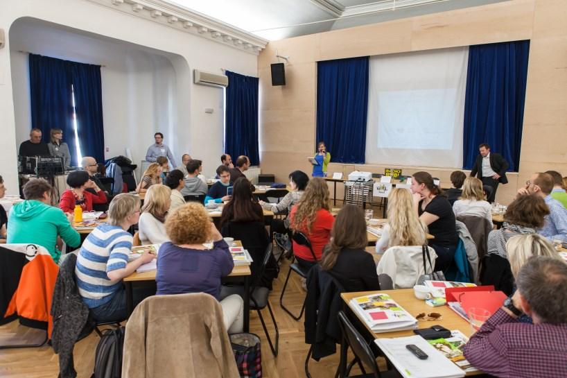 VÝROČNÍ ZPRÁVA 2015 Jsme nezisková organizace, která přináší