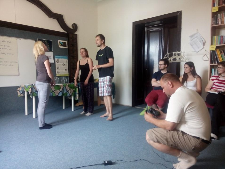 Důraz je kladený na zkvalitňování pedagogických dovedností lektorů organizace.