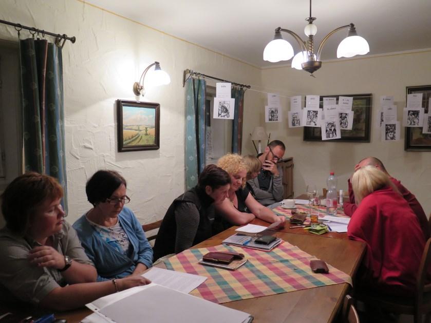 setkání: práce s náboženskými texty V červenci, září a říjnu roku 2015 se v rámci uceleného vzdělávacího cyklu uskutečnily 3 semináře, kterých se zúčastnilo 11, 14 a 10 pedagogických pracovníků.