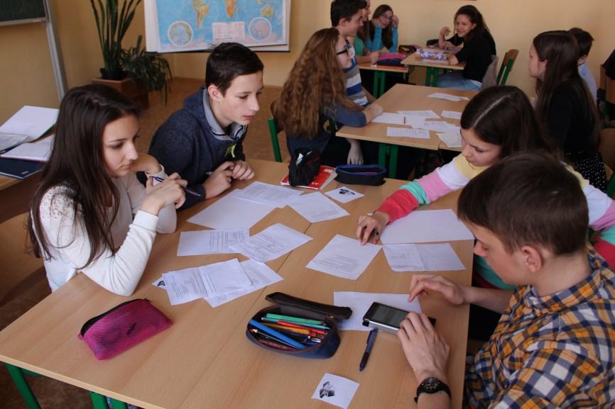 VÝROČNÍ ZPRÁVA 2015 PROJEKT Critical Review of the Historical and Social Disciplines for a Formal Education Suited to the Global Society Kritické zkoumání začlenění globálních témat v historických a