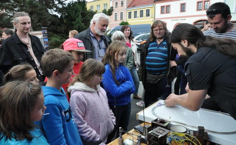 Třicet zájemců o pozorování však na místě čekalo již při našem příjezdu a další stále přicházeli!