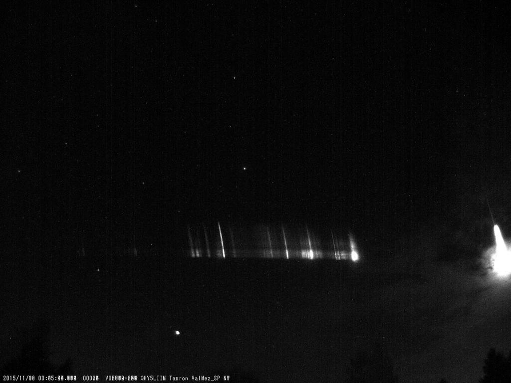 Závislost poměru intenzity NaI-1/MgI-2 na geocentrické rychlosti meteoroidu ukazuje vysoký poměr NaI/MgI (log~0.