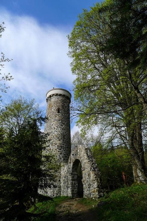 ROZHLEDNA HAMELIKA Foto: Rozhledna má název podle vrchu Hamelika, na kterém stojí. 49.972112 12.709549 Rozhledna má název podle vrchu Hamelika, na kterém stojí.