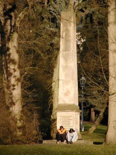 HEIDLERŮV MONUMENT Foto: www.marianskelazne.cz Obelisk věnovaný slavnému lékaři dr. Karlu Heidlerovi. 49.97552 12.