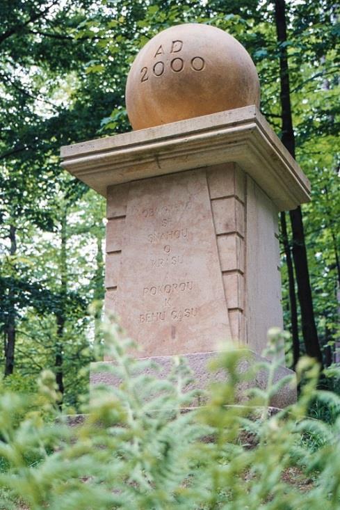 POMNÍK MILÉNIA Foto: Zdeněk Král Původní pomník s názvem Franzensstein byl postaven v 1. polovině 19. století. 49.977896 12.712669 Původní pomník s názvem Franzensstein byl postaven v 1.