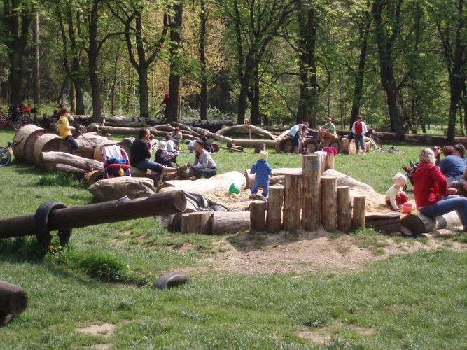 PŘÍRODNÍ PARK U PRELÁTOVA PRAMENE Foto: www.marianskelazne.cz Přírodní park v krásném koutu Mariánských Lázní 49.958591 12.