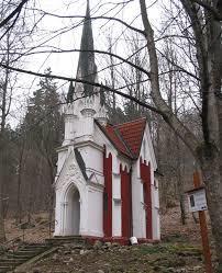 KAPLIČKA LASKY Štíhlá stavba v novogotickém slohu. 49 59'4.910"N 12 42'11.