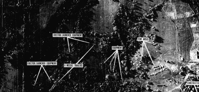 Zahrnuje především fotogrammetrické metody a metody interpretace fotografických snímků, méně metody využívající speciálních zařízení, jako jsou: denzitometr slouží k měření optické hustoty negativu