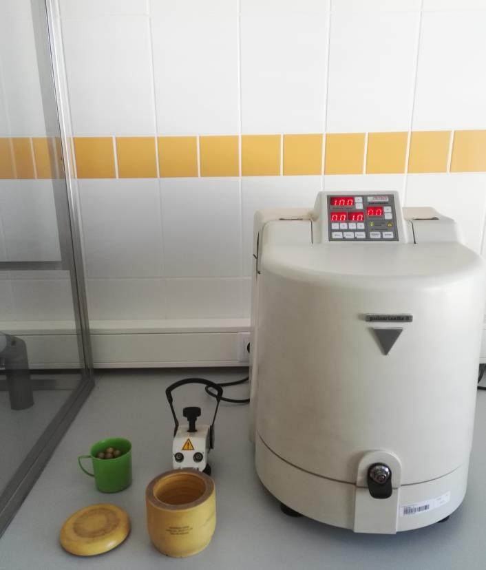 Ultrazvuková čistička Baldelin SONEREX RK 100H, 320W; Měření FTIR spekter: spektrometr Brucker alpha/ft-ir, software OPUS 6.5.