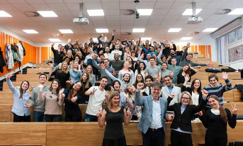 Karel Tomšík a krátce jim představil naši univerzitu. Odpoledne studenti pracovali v týmech na společném projektu a šli se podívat do univerzitního pivovaru. V úterý 10.