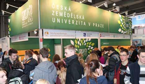 Několika tisícovkám návštěvníků byly k dispozici informační stánky jednotlivých vysokých škol a zájemci také mohli navštívit přednášky prezentujících se univerzit.
