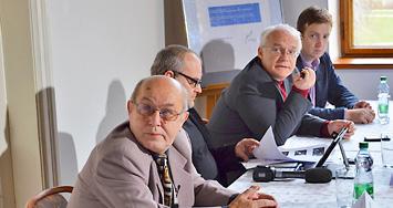 ve formě společného konsenzu. Diskusní panel Terapie otevřené expertní diskusní setkání s auditoriem (např. u příležitosti kongresu, výročního sjezdu odborné společnosti apod.