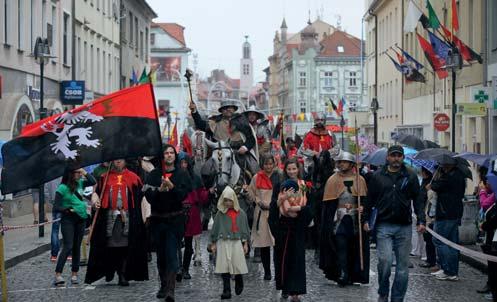 TÁBORSKÁ SETKÁNÍ 15. 17. ZÁŘÍ 2017 www.taborskasetkani.eu STŘEDA 13. ZÁŘÍ ŽIŽKOVO NÁMĚSTÍ 16.00 hodin BĚH STARÝM MĚSTEM 18. ročník netradičního běhu spojený s pozvánkou na Táborská setkání.