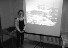 Z Čech jsme si nakrátko odskočili do Japonska, o kterém nám přišla promítat a vyprávět studentka Barbora Holzäpflová ze Střední odborné školy obchodu, užitého umění a designu, která studuje obor