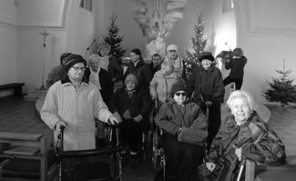Pan farář páter Jiří Barhoň tuto mši uskutečnil speciálně pro naše obyvatele a pro seniory z DZR Sněženka.