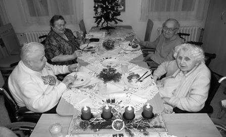 Přivítali jsme známé zpěváky a hudebníky ze Senior kapely, za jejichž doprovodu jsme si vánoční koledy zazpívali.