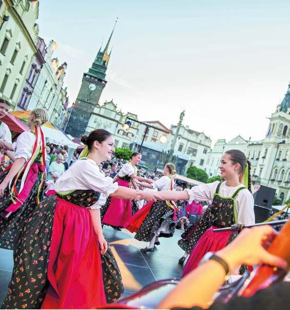 2 AKCE V PARDUBICÍCH 2 AKCE V PARDUBICÍCH Pardubické hudební jaro Noc mladých výzkumníků Jeden svět Pardubice Tančírna Premiéra divadelní inscenace k poctě 100.