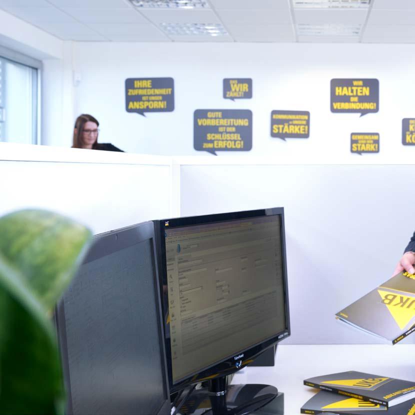 komunikativ NAŠE ÚKOLY: Podpora zákazníků po telefonu Získávání zákazníků Péče o databázi zákazníků Zasílání katalogů, brožur a letáků Provádění