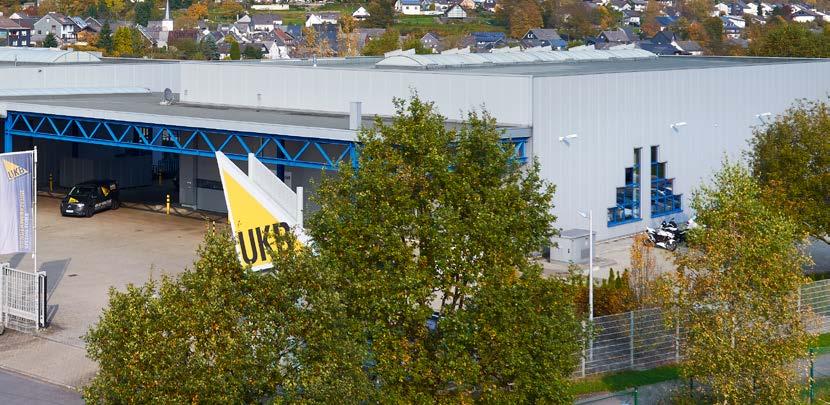 UKB-VÝHODY NA PRVNÍ POHLED Výrobce: Ohraňovací nástroje, speciální nástroje a nože do nůžek Dostupnost: Ohraňovací nástroje skladem, krátké termíny pro výrobu speciálních nástrojů a nožů do nůžek