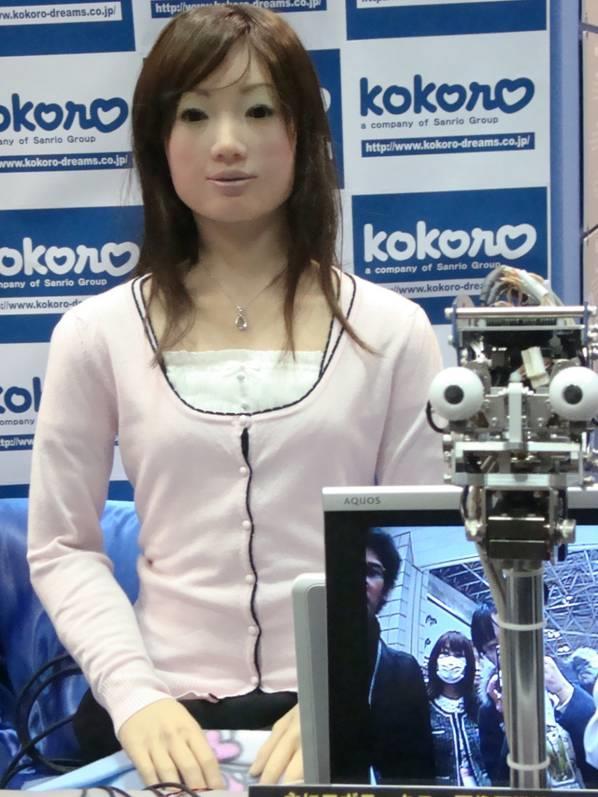 ROBOTIKA ROBOT - zařízení automaticky reagující na podněty okolí a současně na toto okolí zpětně působící, jinými