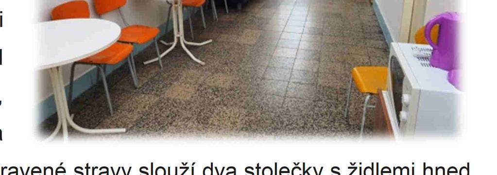 Směrovače jsou umístěné v aule a učebnách v levém křídle budovy. Připojení k těmto bezdrátovým sítím nevyžaduje heslo.