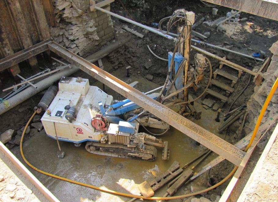 Návrh hlavních stavebních strojů a mechanismů Obr. 7: Vrtná souprava Soilmec PSM 980
