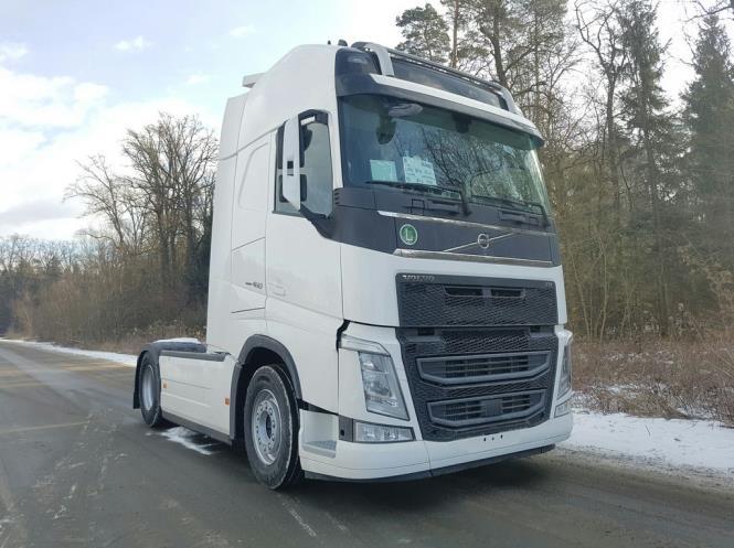 Návrh hlavních stavebních strojů a mechanismů Obr. 10: Tahač Volvo FH 4x2 1.11.