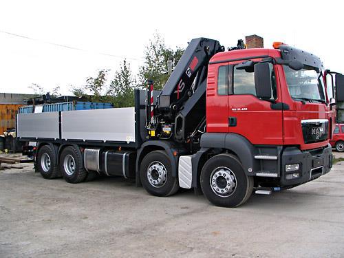 400 8x4 s hydraulickou rukou HIAB 477 E-6 Automobil bude sloužit k přepravě a vykládání těžšího materiálu